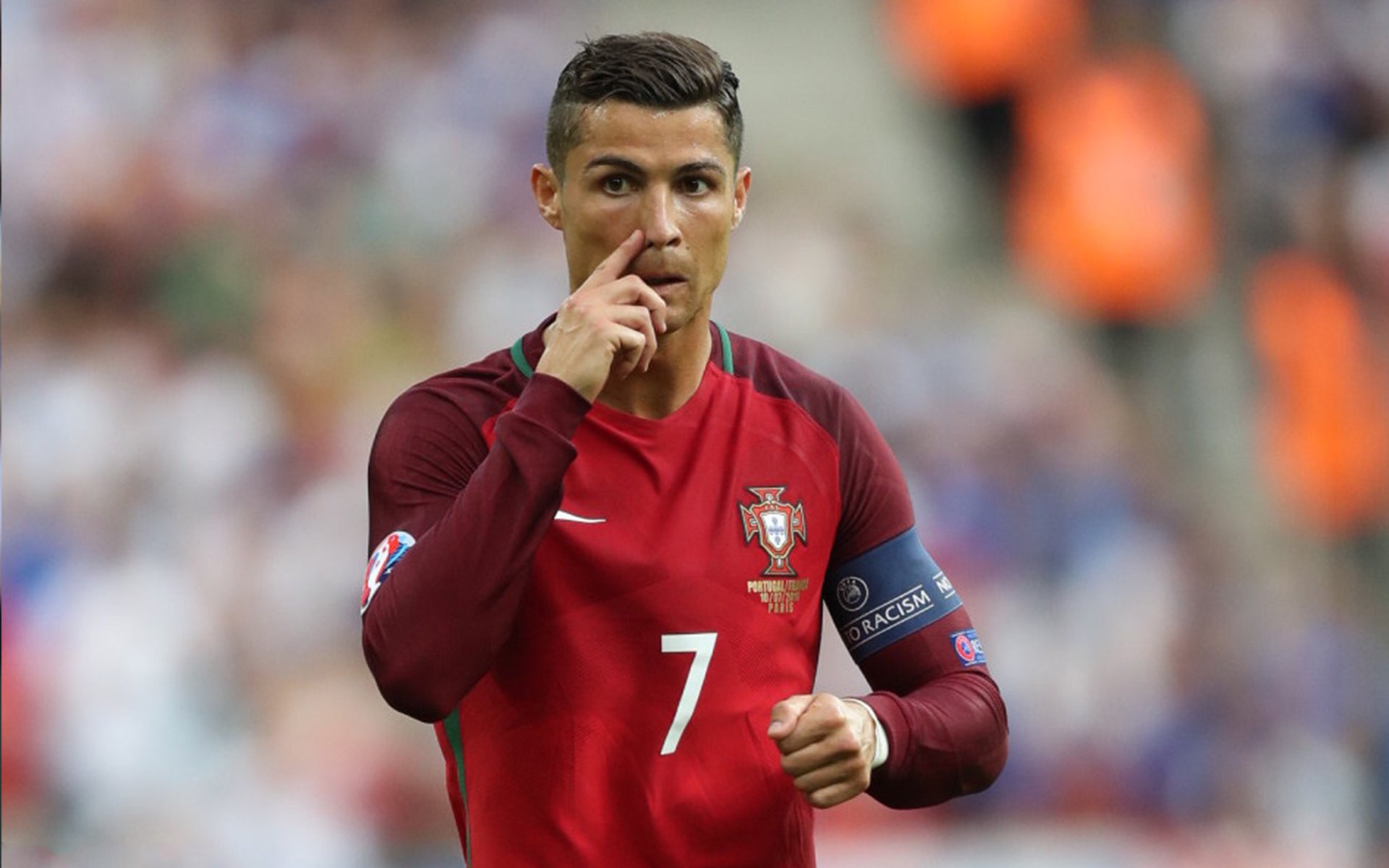 “法甲中游强势反弹，争夺前四名激烈角逐”，法甲中场球员